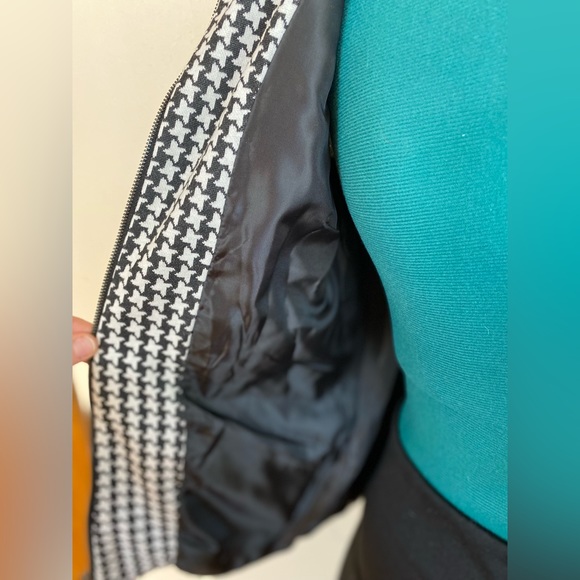 Size S- Black and White Houndstooth ZipUp Blazer jacket - Picture 6 of 7